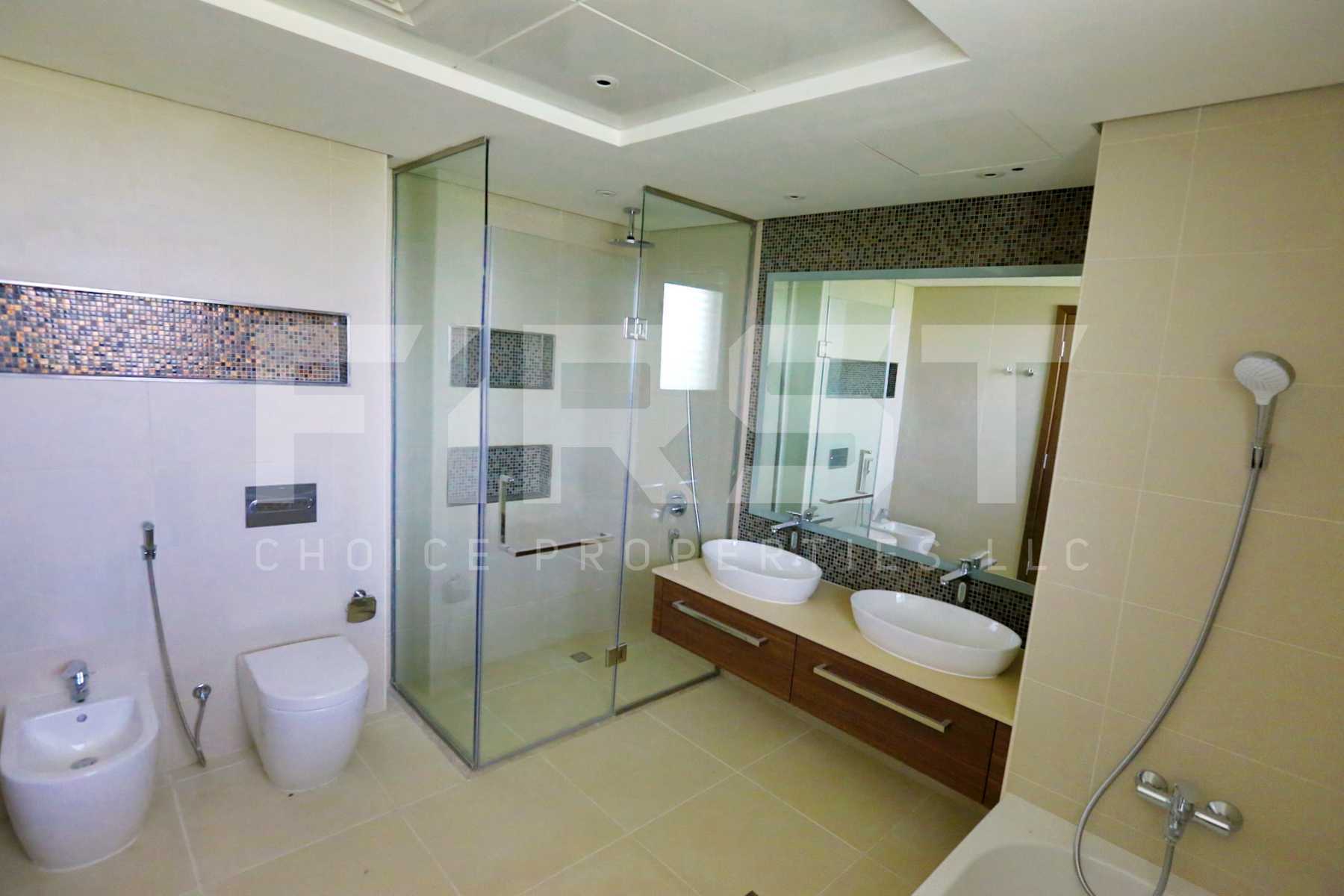 Internal Photo of 5 Bedroom Villa in West Yas Yas Island Abu Dhabi UAE (20).jpg