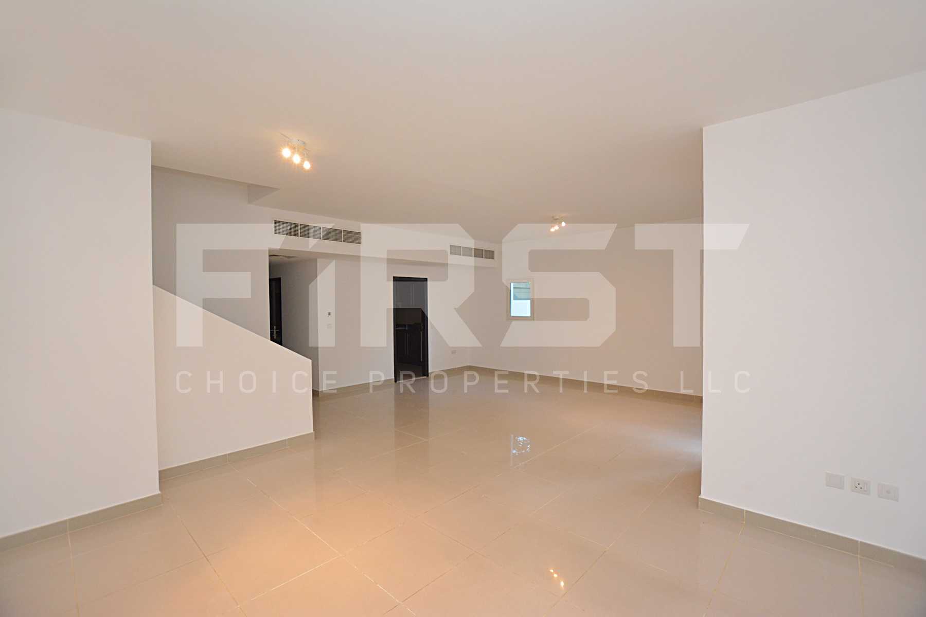 Internal Photo of 5 Bedroom Villa in Al Reef Villas 348.3 sq.m 3749 sq.ft (99).jpg
