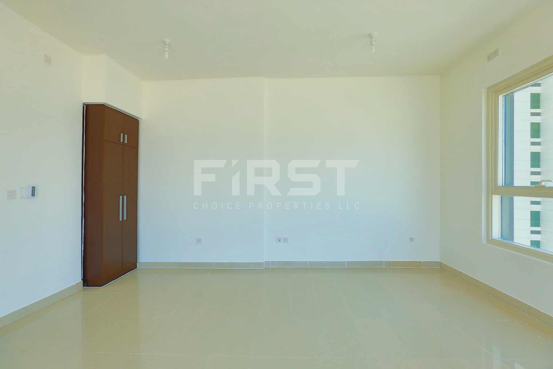 Internal Photo of Studio Apartment in Al Maha Tower Marina Square Al Reem Island Abu Dhabi UAE (11).jpg