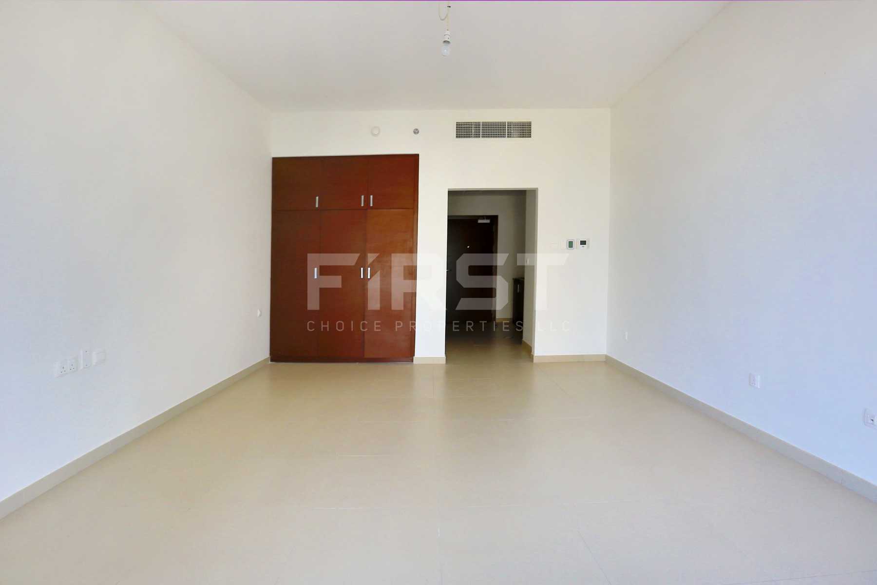 Internal Photo of Studio Apartment in The Arc Al Reem Island Abu Dhabi UAE (13).jpg