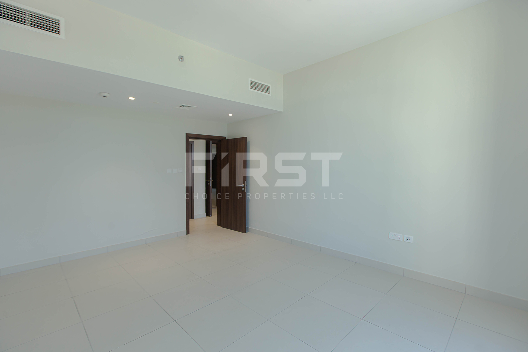 Internal Photo of 1 Bedroom Apartment in Reflection Shams Abu Dhabi Al Reem Island Abu Dhabi UAE (13).jpg