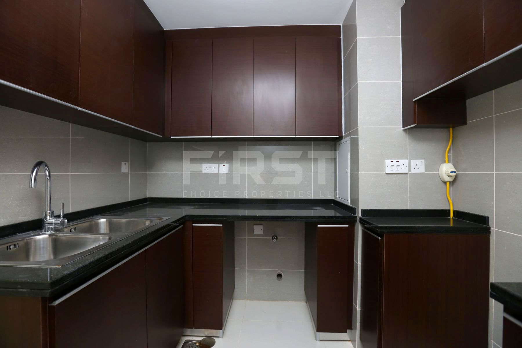 Internal Photo of 1 Bedroom Apartment in Burooj Views Marina Square Al Reem Island Abu Dhabi UAE (4).jpg