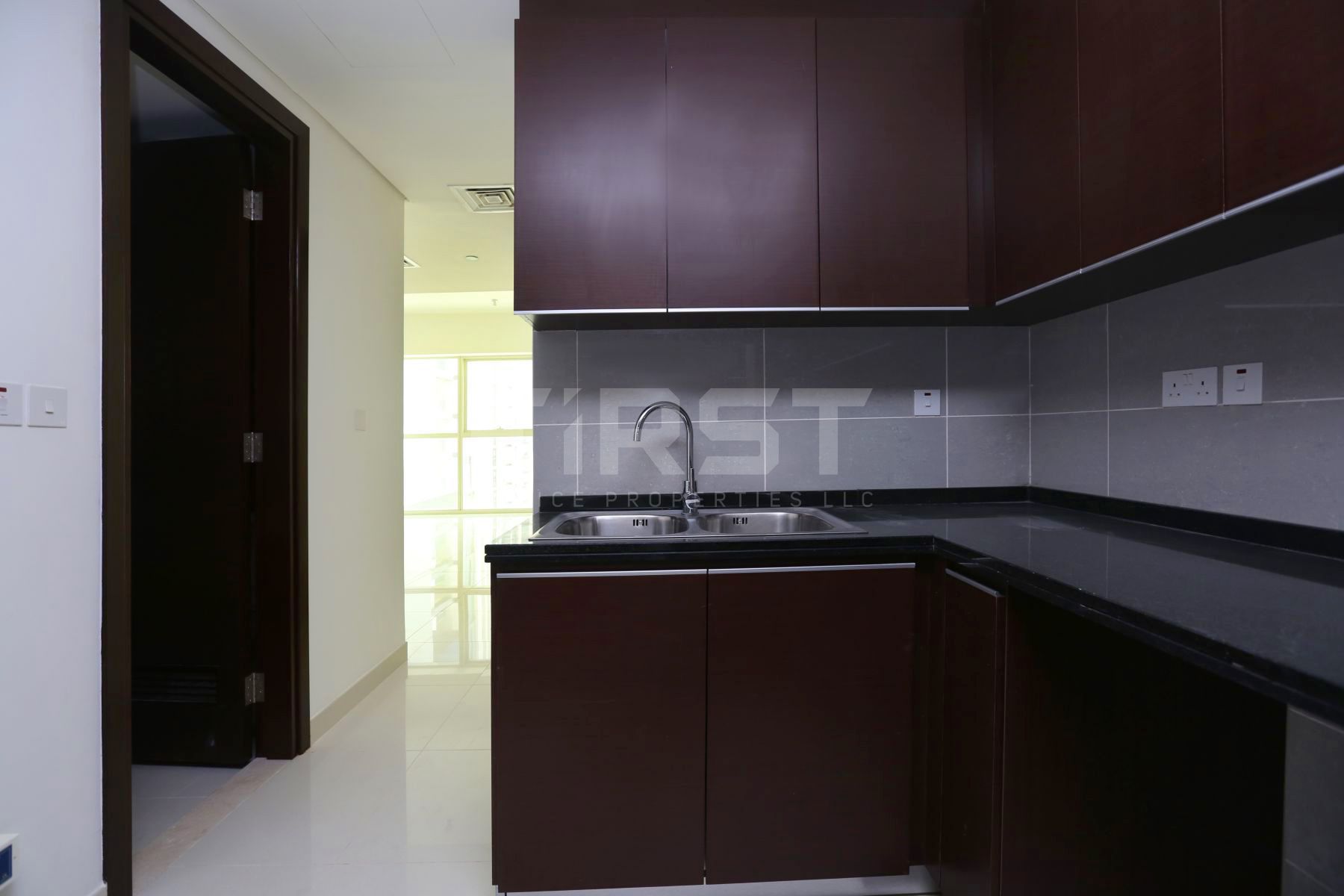 Internal Photo of 1 Bedroom Apartment in Burooj Views Marina Square Al Reem Island Abu Dhabi UAE (6).jpg