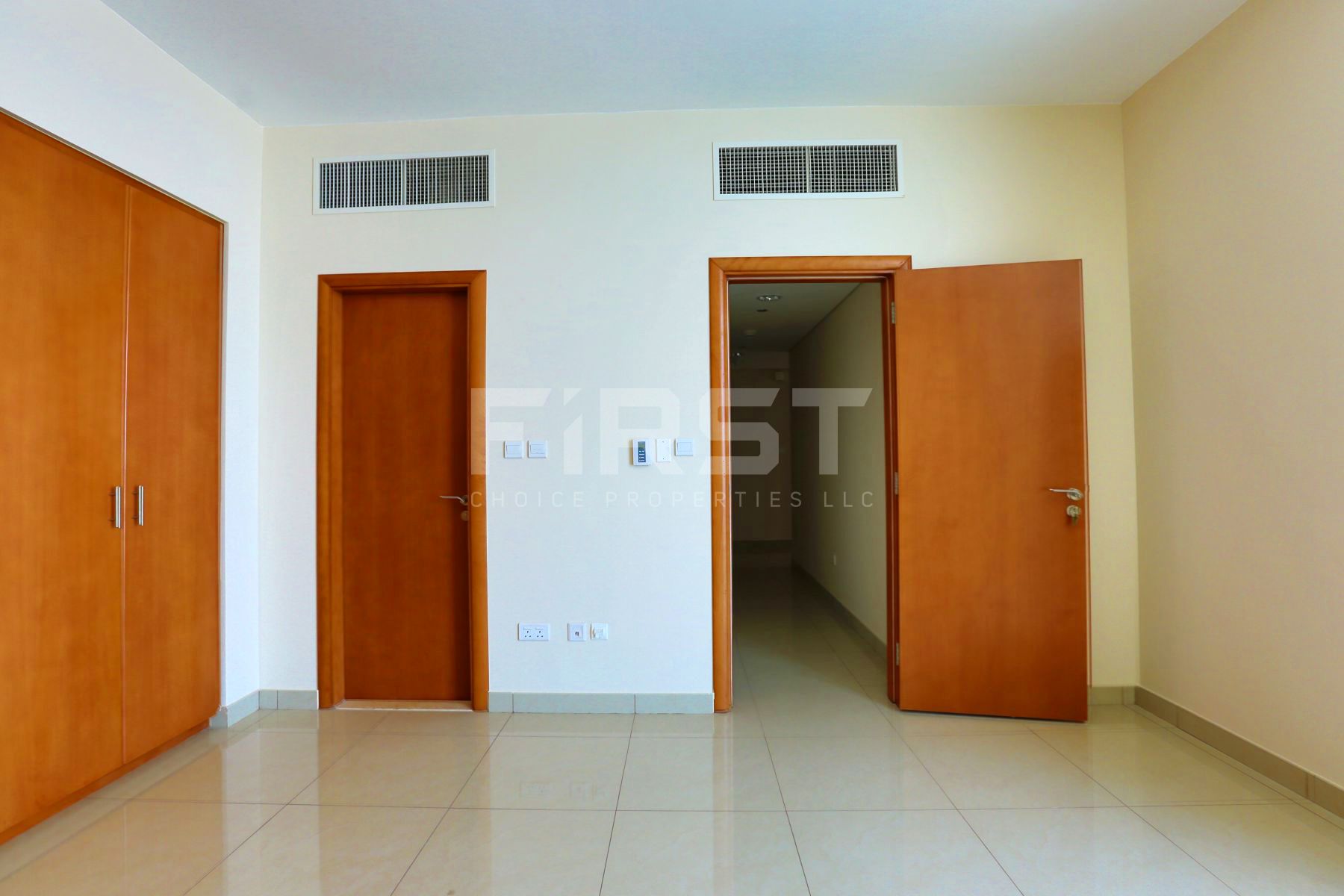 Internal Photo of 1 Bedroom Apartment in Beach Towers Shams Abu Dhabi Al Reem Island Abu Dhabi UAE (1).jpg