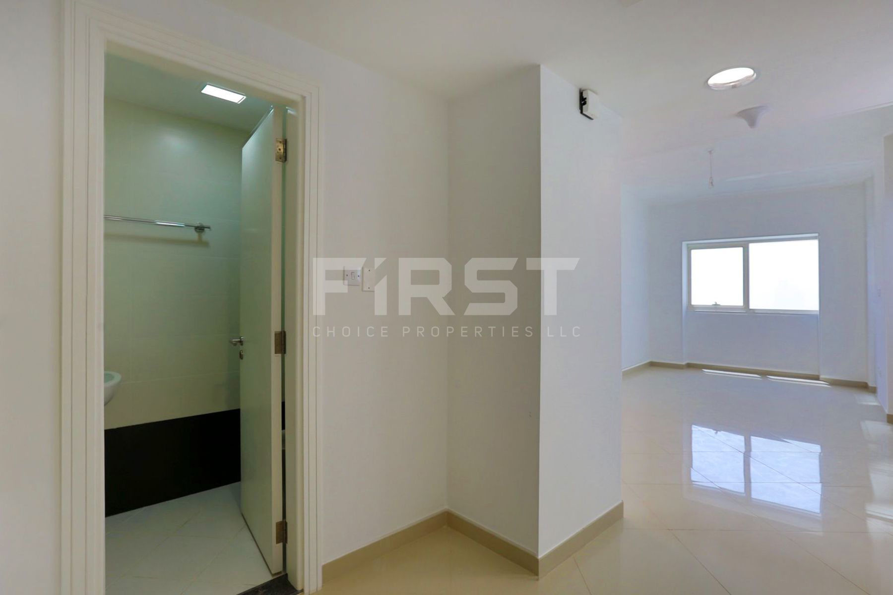 Internal Photo of 1 Bedroom Apartment in Oceanscape Shams Abu Dhabi Al Reem Island Abu Dhabi UAE.jpg
