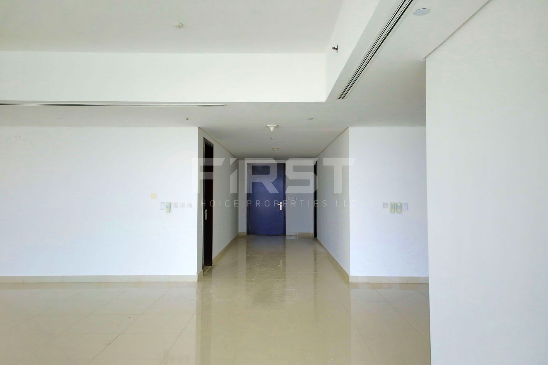 Internal Photo of 4 Bedroom Apartment in MAG 5 Marina Square Al Reem Island Abu Dhabi UAE (6).jpg