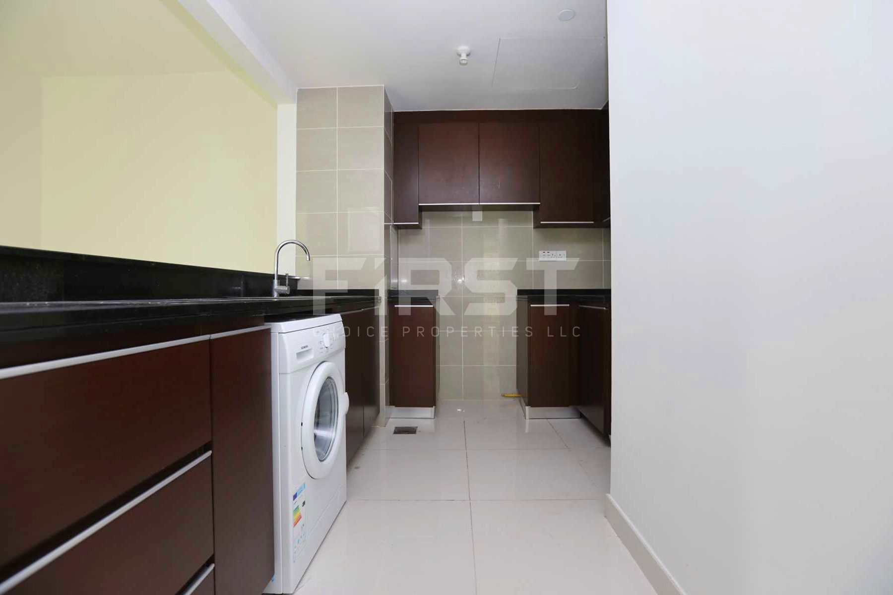 Internal Photo of 2 Bedroom Apartment in Marina Square Al Maha Tower Abu Dhabi UAE (2).jpg