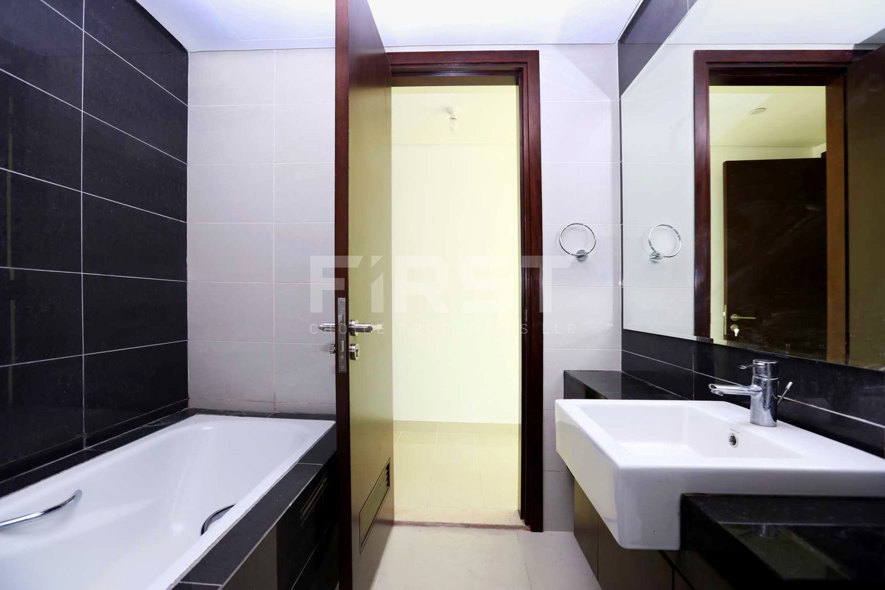 Internal Photo of 2 Bedroom Apartment in Marina Square Al Maha Tower Abu Dhabi UAE (6).jpg
