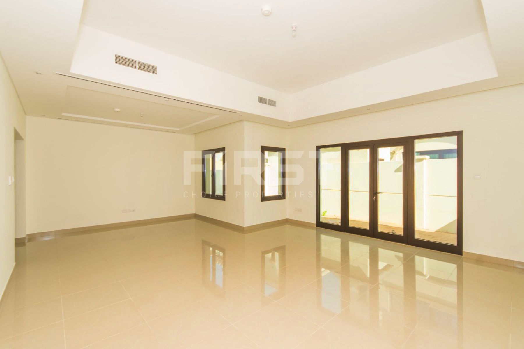 Internal Photo of 3 Bedroom Villa in Al Salam Street Bloom Gardens Abu Dhabi UAE (6).jpg