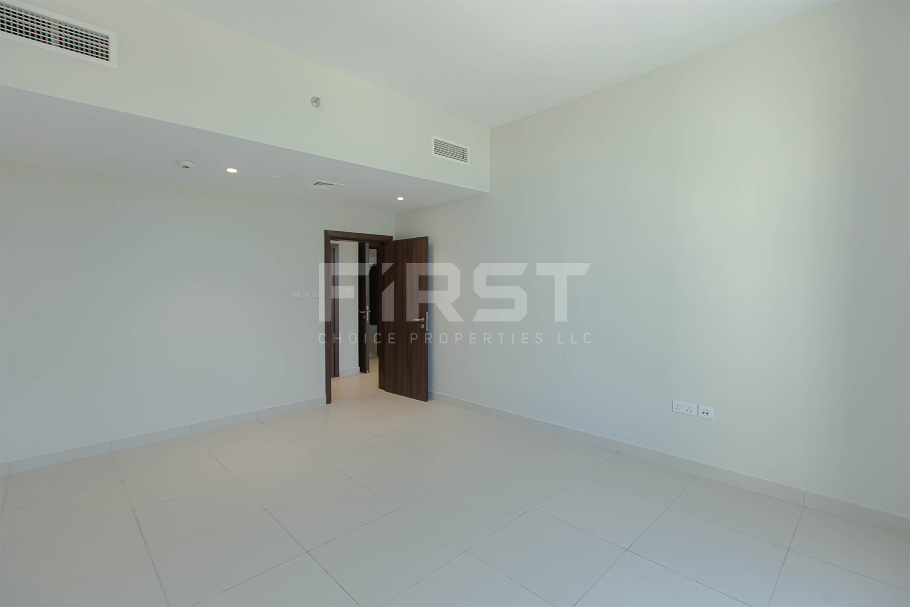 Internal Photo of 1 Bedroom Apartment in Reflection Shams Abu Dhabi Al Reem Island Abu Dhabi UAE (14).jpg