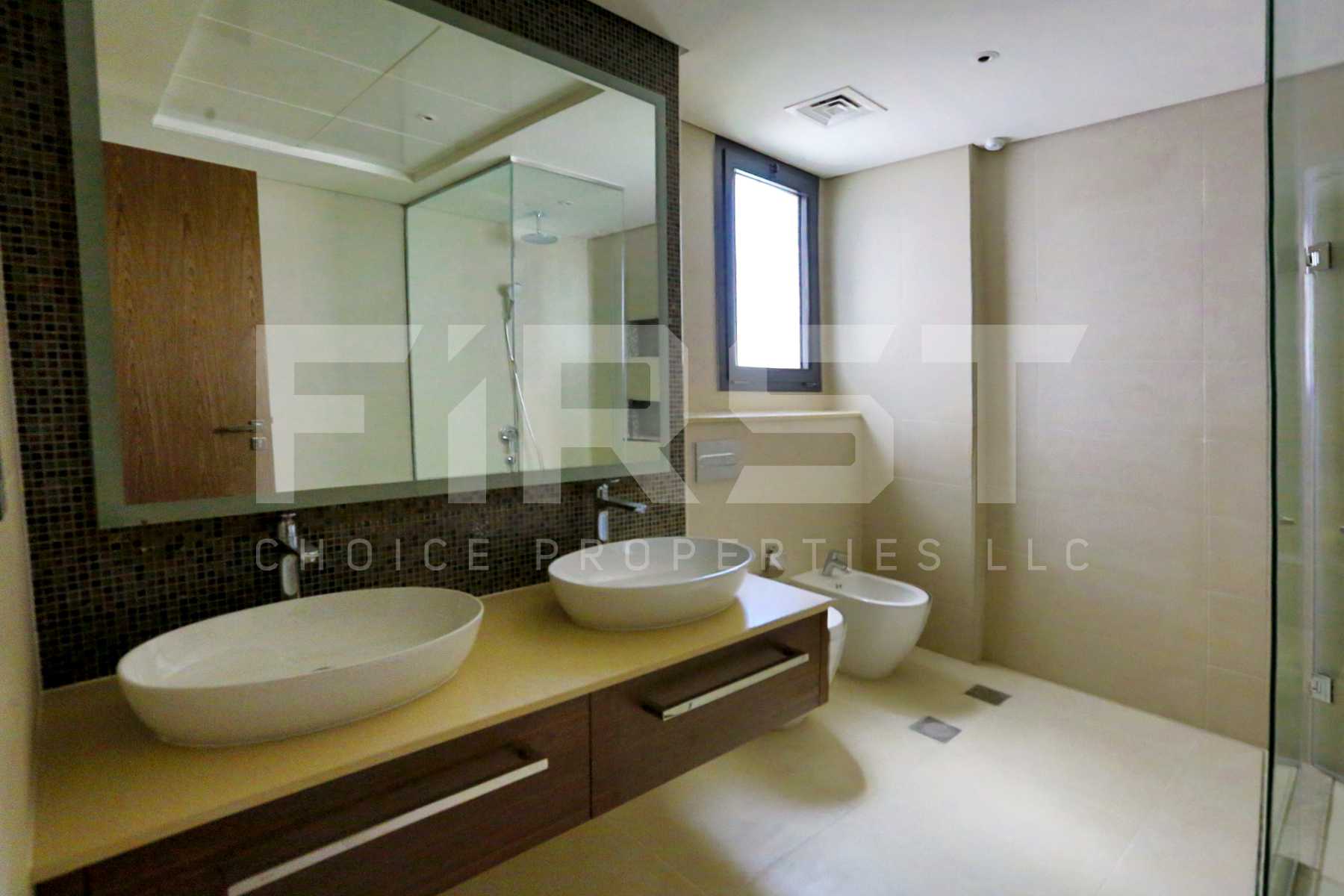 Internal Photo of 4 Bedroom Villa in West Yas Yas Island (38).jpg