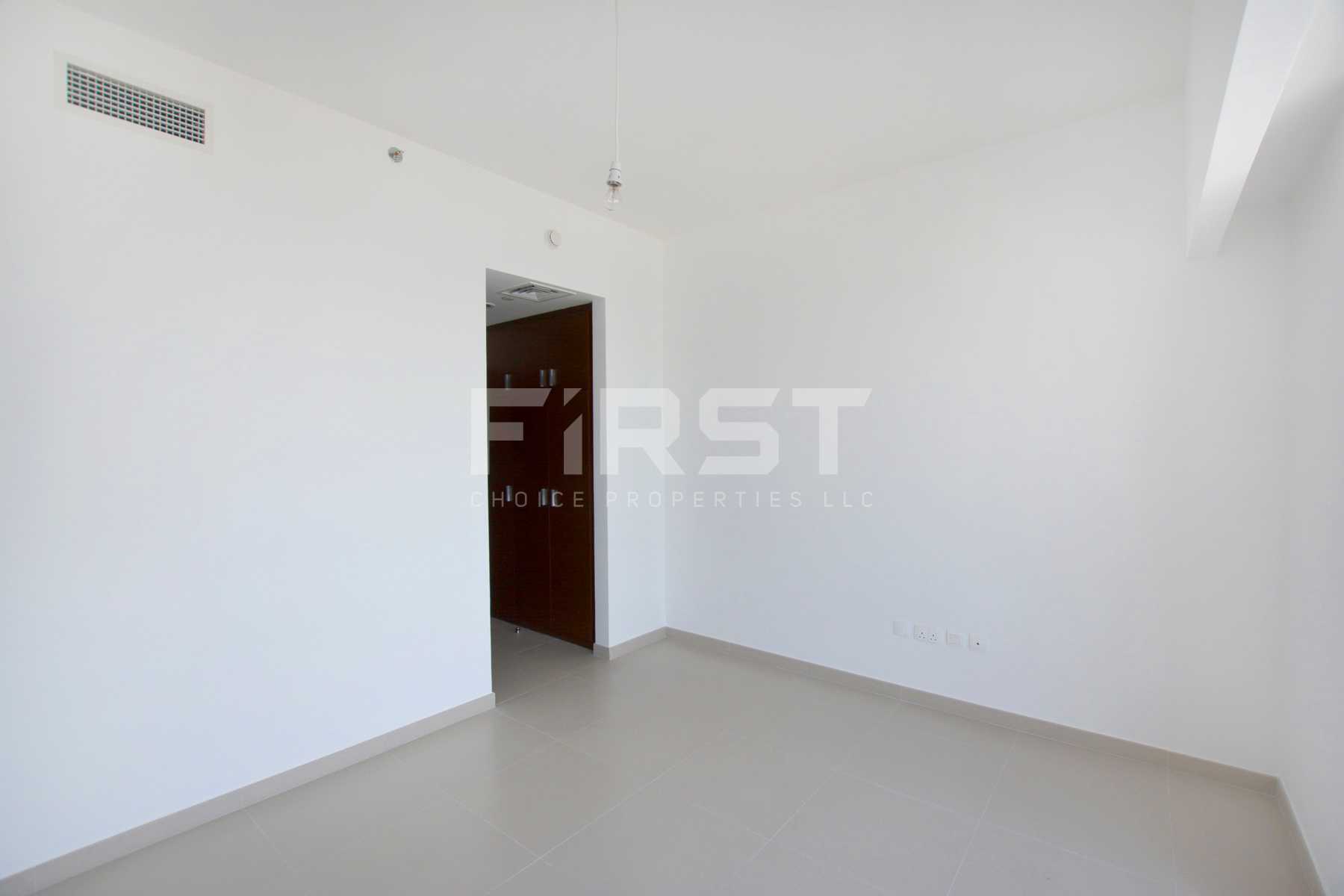 Internal Photo of 3 Bedroom Apartment in The Gate Tower Shams Abu Dhabi Al Reem Island Abu Dhabi UAE (14).jpg