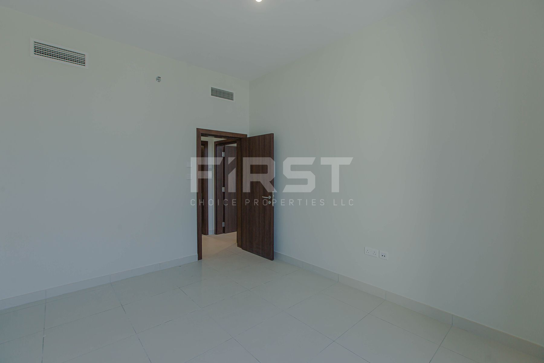 Internal Photo of 2 Bedroom Apartment in Reflection Shams Abu Dhabi Al Reem Island Abu Dhabi UAE (8).jpg