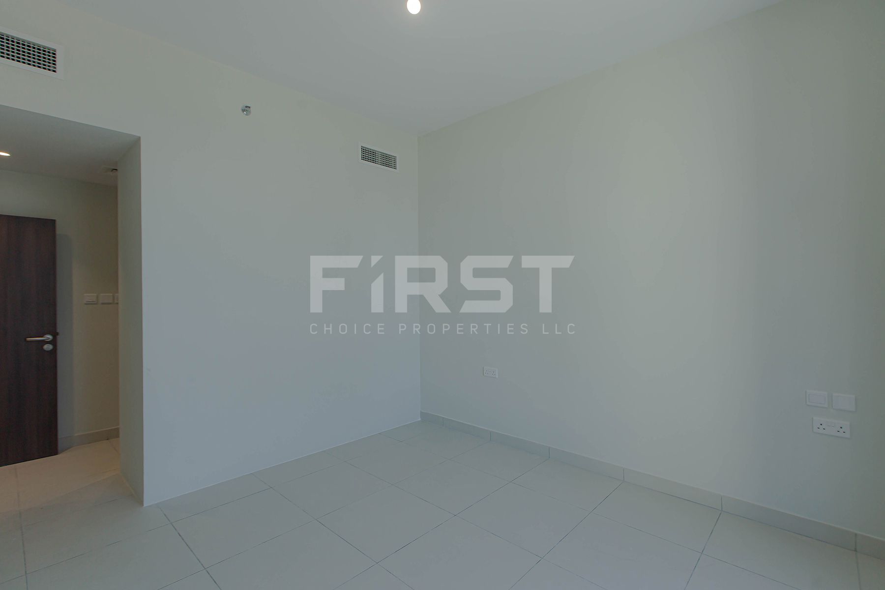 Internal Photo of 2 Bedroom Apartment in Reflection Shams Abu Dhabi Al Reem Island Abu Dhabi UAE (10).jpg